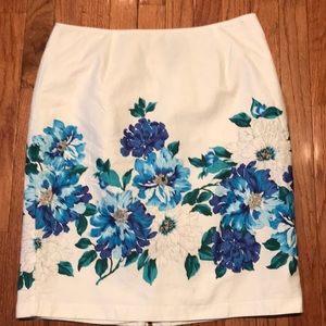 New York Clothing Skirt Sz 12 White Blue Floral